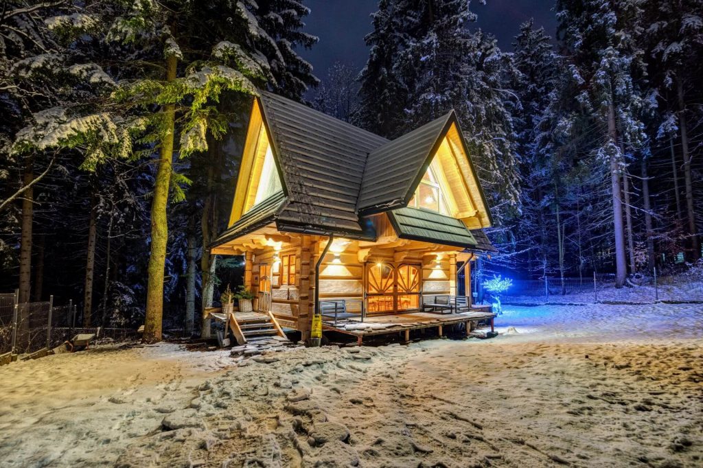 chata pod nosalem zimą